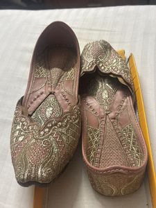 Embroidered Jutti Flats