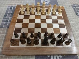 Folded wood Chess magnetic Set with 2 extra queen