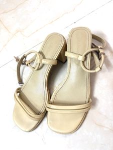 Stylish Strappy Flat Sandals