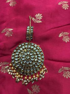 Elegant Kundan Maang Tikka