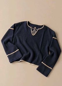 NAVY BLUE EMBROIDERED V-NECK KNIT SWEATER
