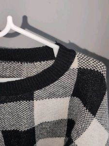 Trendy Plaid Cropped Sweater