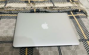 Apple MacBook Pro Laptop