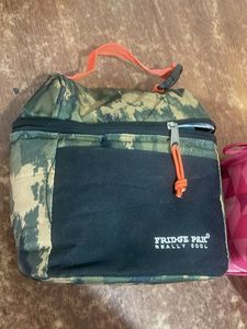 Cute Pink &amp; Camo tiffin Bags