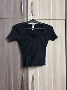 35 H&amp;M KNIT TOP