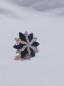 Elegant Black Flower Ring