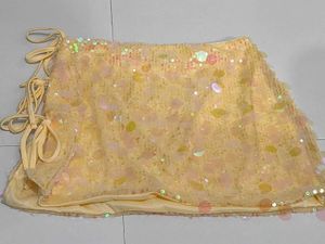 yellow sequin mini skirt 💛