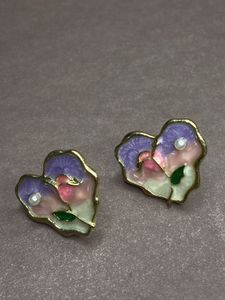 ENAMEL Floral Heart Stud Earrings