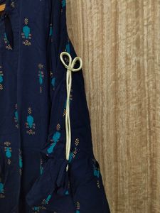 Libas Bell Sleeve Kurta (L/XL)