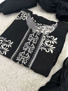 Entricated black embroidery kurta set new
