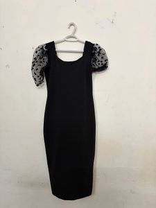 Chic Black Dress with Puff Sleeves
