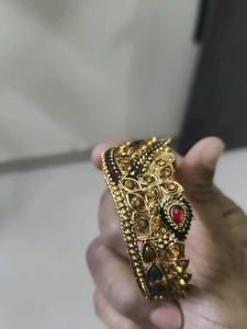Elegant Gold-Tone Openable/Adjustable Bangle