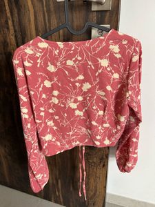 Chic Pink Floral Ruched Crop Top
