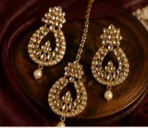 Exquisite Kundan & Pearl Maang Tikka Set