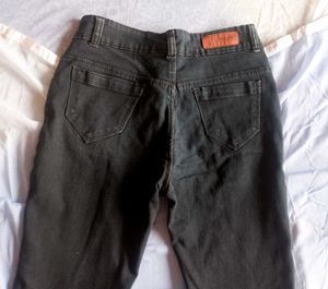 Classic Black Denim Skinny Jeans