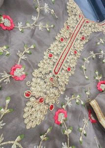 Elegant Pakistani Salwar Kameez