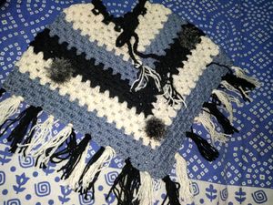 Kids Boys Girls Handknit Wool Poncho 2-3  Year