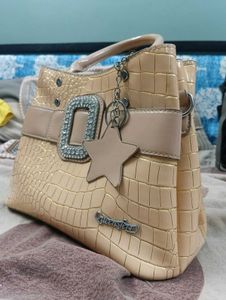 Chic Beige Croc-Embossed Handbag