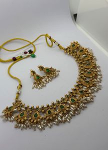 Elegant Green Stone & Pearl Necklace Set