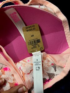 VS PINK LACE LIGHTLY LINED PLUNGE BRALETTE