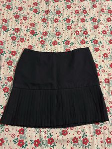 Chic Black Pleated Mini Skirt