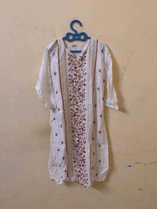 Embroidered kurta set