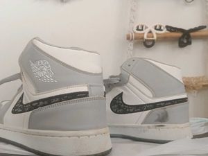Unisex Air Jordan 1 Mid Sneakers