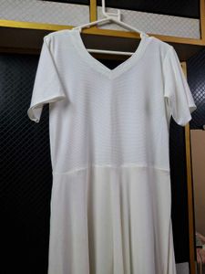 Simple White V-Neck Maxi Dress