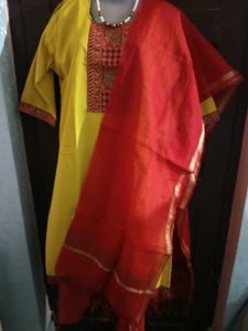 2-ComboOffer - Embellished NewYellow+GentlyUsedRed