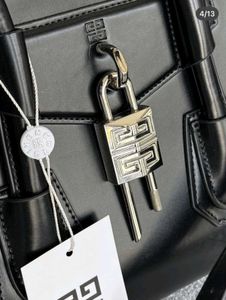 GIVENCHY**MODEL✅ANTIGONA LOCK LEADER BAG*