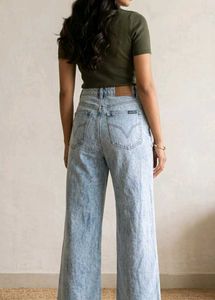 Wide-Leg High-Waist Jeans