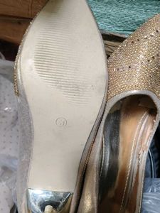 Sparkly Gold Pointed heels 👠👠👠