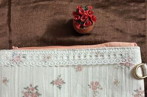 [SALE] coquette floral pouch + free phone charm 💞