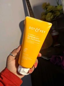 Dot & Key Vitamin C+E Face Wash