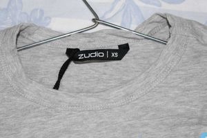Grey Apple Graphic CROPPED  T-Shirt