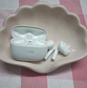 White Truke Wireless Earbuds with Case