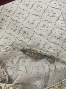 100% cotton Elegant White &amp; Gold Printed Kurta