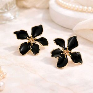 Elegant Black Flower &amp; Crystal Square Earrings