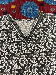 Chic Floral Print T-Shirt