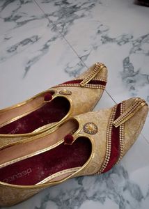 Traditional Footwear For Mens