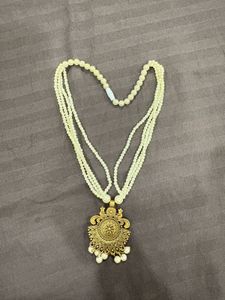 Elegant Pearl Necklace with Pendant