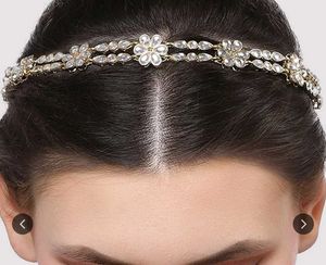 Exquisite Bridal Hairband with Floral Design