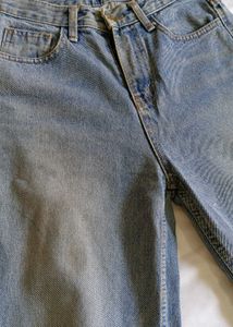 Light Wash High-Waist Straight Fit Jeans