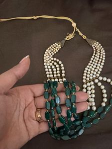 elegant pearl emerald  necklace