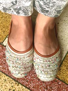 Beautiful Embellished punjabi Jutti