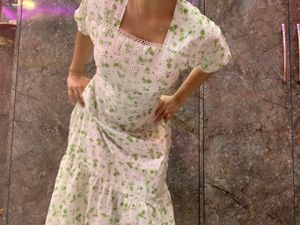 green dress