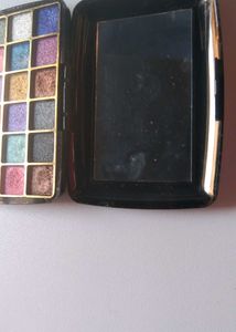 ✨ 18-Color Shimmer Eyeshadow Palette ✨