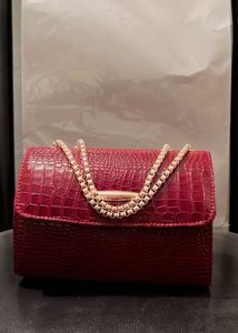 🐙Burgundy Croc-Embossed Chain Bag