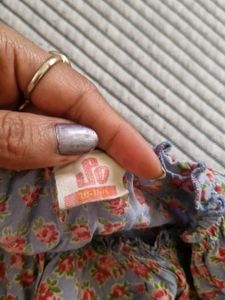Vintage Floral Print top