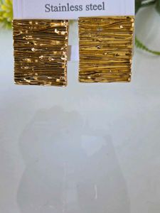Trendy earrings